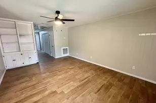 820 S Blanco St, Lockhart, TX 78644 - Photo 8