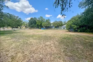 820 S Blanco St, Lockhart, TX 78644 - Photo 26