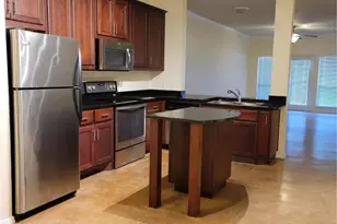 910 W 25th St, Austin, TX 78705 - Photo 2