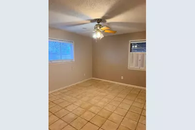 220 Parkview Drive, Luling, TX 78648 - Photo 6