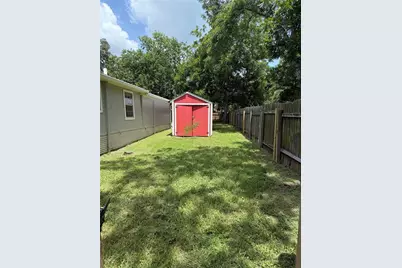 721 S Laurel Avenue, Luling, TX 78648 - Photo 2