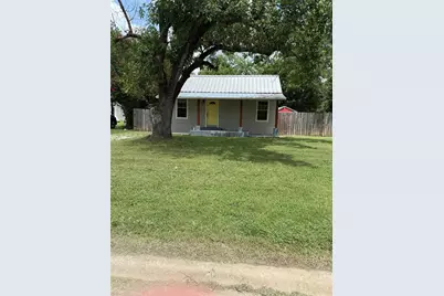 721 S Laurel Avenue, Luling, TX 78648 - Photo 1