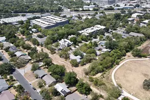 400 Swanee Dr, Austin, TX 78752 - Photo 8