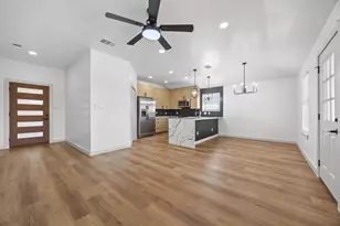 2303 Thomas St, Taylor, TX 76574 - Photo 4