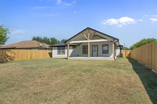 2303 Thomas St, Taylor, TX 76574 - Photo 16