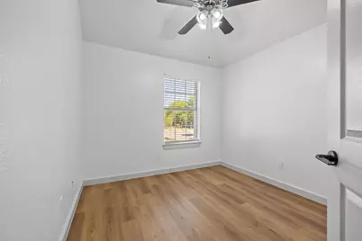 2303 Thomas Street, Taylor, TX 76574 - Photo 10