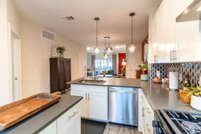 2827 Manor Road #2202, Austin, TX 78722 - Photo 6
