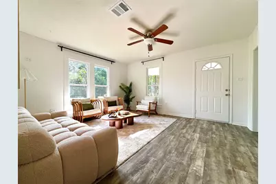 302 E Brenham Street, Elgin, TX 78621 - Photo 6