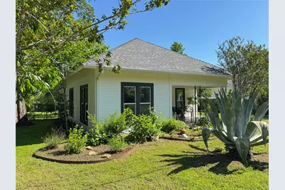 302 E Brenham Street, Elgin, TX 78621 - Photo 22