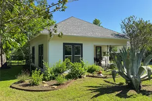 302 E Brenham St, Elgin, TX 78621 - Photo 22