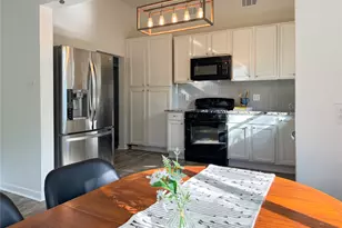 302 E Brenham St, Elgin, TX 78621 - Photo 12