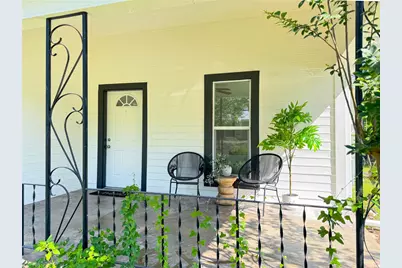 302 E Brenham Street, Elgin, TX 78621 - Photo 2