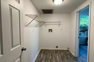 302 E Brenham St, Elgin, TX 78621 - Photo 24