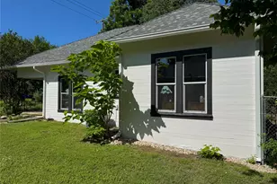 302 E Brenham St, Elgin, TX 78621 - Photo 24