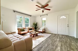 302 E Brenham St, Elgin, TX 78621 - Photo 8