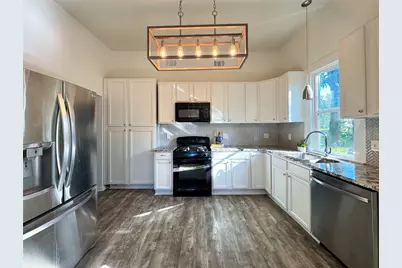 302 E Brenham Street, Elgin, TX 78621 - Photo 10