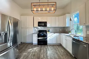 302 E Brenham St, Elgin, TX 78621 - Photo 10