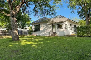 302 E Brenham St, Elgin, TX 78621 - Photo 34