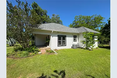 302 E Brenham Street, Elgin, TX 78621 - Photo 28