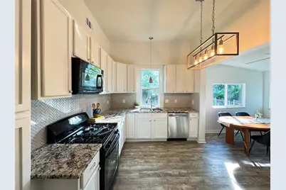 302 E Brenham Street, Elgin, TX 78621 - Photo 8