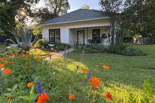 302 E Brenham St, Elgin, TX 78621 - Photo 36