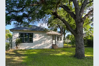 302 E Brenham Street, Elgin, TX 78621 - Photo 28