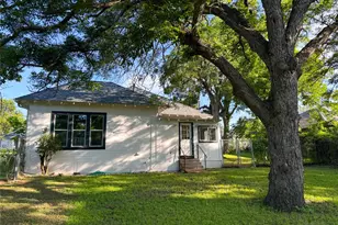 302 E Brenham St, Elgin, TX 78621 - Photo 28
