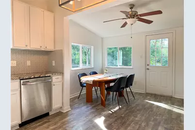302 E Brenham Street, Elgin, TX 78621 - Photo 10