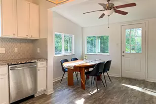 302 E Brenham St, Elgin, TX 78621 - Photo 10