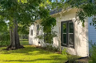 302 E Brenham St, Elgin, TX 78621 - Photo 30