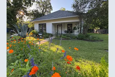 302 E Brenham Street, Elgin, TX 78621 - Photo 32