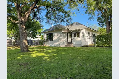302 E Brenham Street, Elgin, TX 78621 - Photo 32