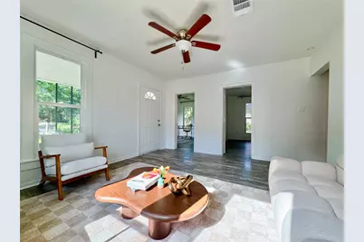 302 E Brenham Street, Elgin, TX 78621 - Photo 8