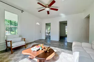 302 E Brenham St, Elgin, TX 78621 - Photo 8