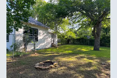 302 E Brenham Street, Elgin, TX 78621 - Photo 30