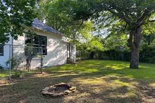 302 E Brenham St, Elgin, TX 78621 - Photo 30