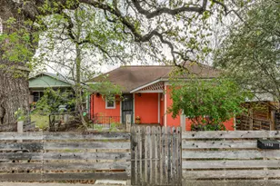 1903 E 10th St, Austin, TX 78702 - Photo 2