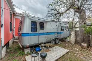 1903 E 10th St, Austin, TX 78702 - Photo 14