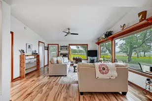 734 Island Dr, Bluffton, TX 78607 - Photo 10