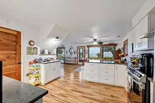 734 Island Dr, Bluffton, TX 78607 - Photo 14