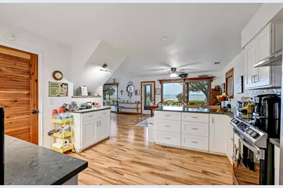 734 Island Drive, Bluffton, TX 78607 - Photo 14