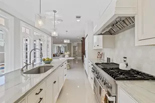 1810 W 35th St, Austin, TX 78703 - Photo 16