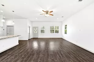 354 Lamaloa Ln, Bastrop, TX 78602 - Photo 8
