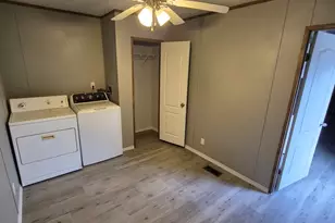 222 Shadow Oaks Dr, Elgin, TX 78621 - Photo 6