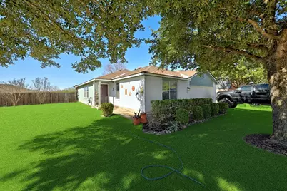981 Shadow Creek Boulevard, Buda, TX 78610 - Photo 2