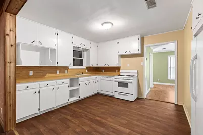 924 W Live Oak Street, Lockhart, TX 78644 - Photo 14