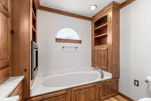 924 W Live Oak St, Lockhart, TX 78644 - Photo 10