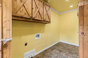 924 W Live Oak St, Lockhart, TX 78644 - Photo 22