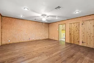 924 W Live Oak St, Lockhart, TX 78644 - Photo 18