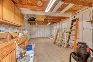 924 W Live Oak St, Lockhart, TX 78644 - Photo 26